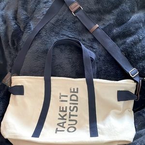 NWOT Krimson Klover “Take‎ It Outside” shoulder/crossbody tote
